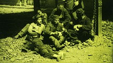 Jeden ze záběrů snímku Šachta pohřbených ideí. Jeden ze záběrů snímku Šachta pohřbených ideí.