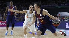 Thomas Heurtel (vpravo) z FC Barcelona pod tlakem Facunda Campazza z Realu... Thomas Heurtel (vpravo) z FC Barcelona pod tlakem Facunda Campazza z Realu...