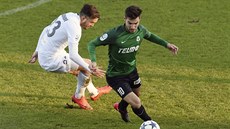 Lukáš Budínský z Karviné (vlevo) se snaží dostihnout jabloneckého Michala... Lukáš Budínský z Karviné (vlevo) se snaží dostihnout jabloneckého Michala...