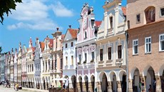 Telč, náměstí Zachariáše z Hradce. Náměstí dnes vroubené skvostnými měšťanskými... Telč, náměstí Zachariáše z Hradce. Náměstí dnes vroubené skvostnými měšťanskými...