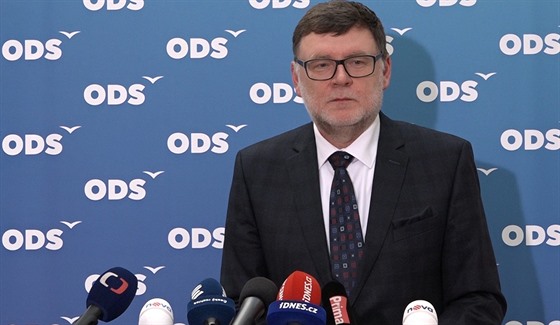éf poslanc ODS Zbynk Stanjura argumentoval, e zvýení limitu pijm pro uplatováni výdajových pauál na 2 miliony má podporu Hospodáské komory. 