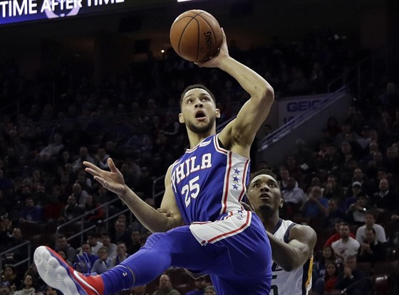 Ben Simmons z Philadelphie zakonuje na ko Utahu, neubránil ho Donovan...