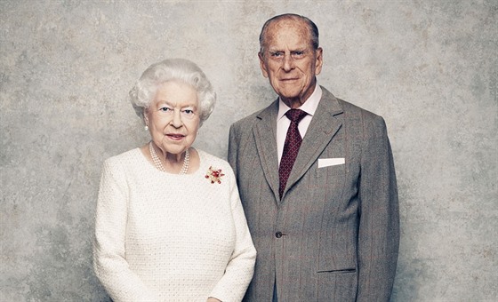 Královna Albta II. a princ Philip oslavili 20. listopadu 2017 platinovou...