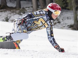 Ester Ledeck v akci na snowboardu