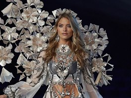 Martha Huntová na pehlídce Victoria's Secret (anghaj, 20. listopadu 2017)