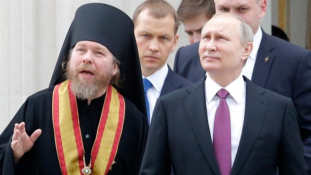 Biskup Tichon s ruskm prezidentem Vladimirem Putinem v Sretenskm klte v Moskv (25. kvtna 2017)