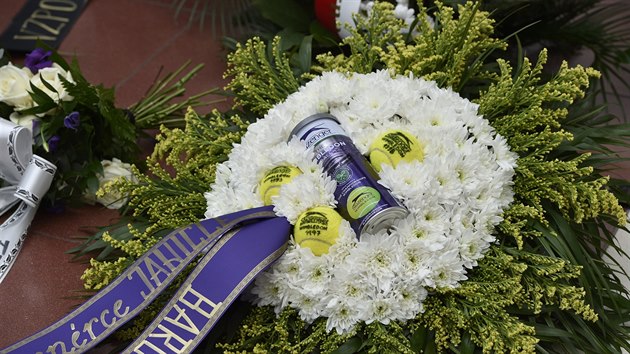 V obadn sni brnnskho krematoria se 27. listopadu konalo posledn rozlouen s tenistkou Janou Novotnou. Vtzka Wimbledonu a trojnsobn olympijsk medailistka zemela v nedli 19. listopadu ve vku 49 let.