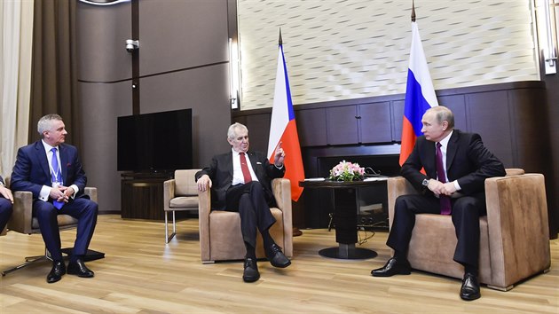 Milo Zeman se v ter seel s Vladimirem Putinem (21. listopadu 2017)