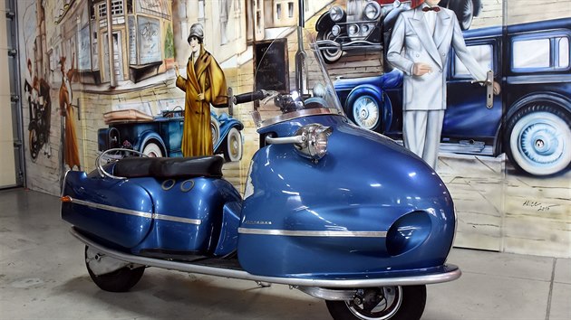 Nvtvnci muzea historickch vozidel Old Timer v Kopivnici na Novojinsku mohou nyn vidt esk sktr Hausman z roku 1947.