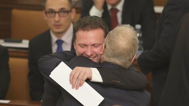 Radek Vondrek (ANO) pijm gratulace ke zvolen fem Snmovny (22. listopad 2017).