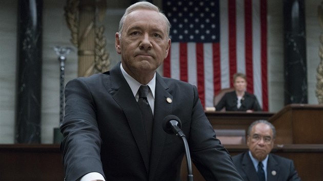 Jako Frank Underwood v Domku z karet. Politika je jako herectv, jde o to, pesvdit lidi, kal Spacey.