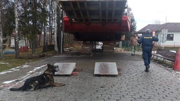 Policist a hasii ptrali po cizinci, kter byl v Horn Plan naposledy spaten 11. listopadu.