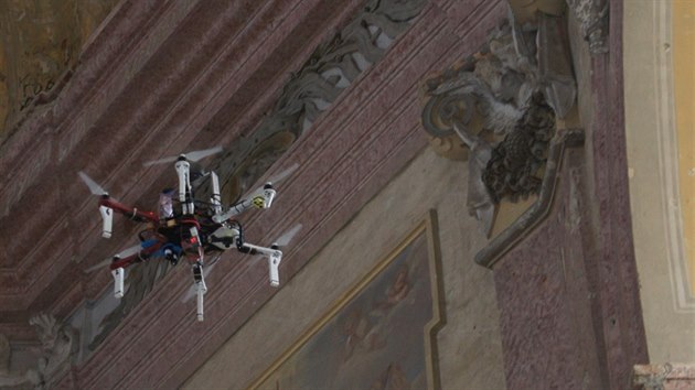 Tm pro multi-robotick systmy z eskho vysokho uen technickho s pomoc dron detailn mapoval stav zdevastovanho kostela ve Star Vod na Libav.