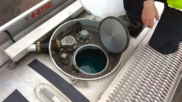 Polsk cisterna s 26 tisci litry neregistrovanch minerlnch olej.