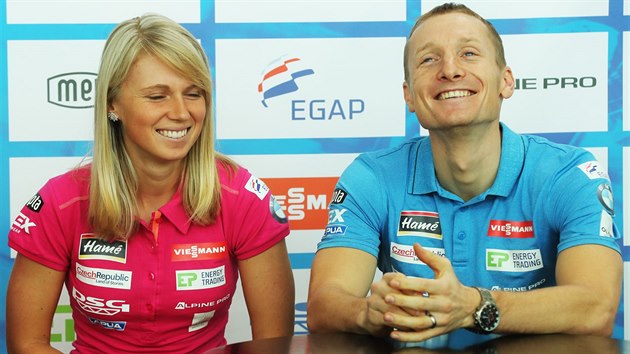 et biatlonist Eva Puskarkov a Ondej Moravec hovo ped startem sezony.