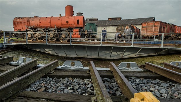 Spedin spolenost odv lokomotivu Conrad Vorlauf z roku 1873 z Jarome do muzejnch depozit v Chomutov (24. 11. 2017).