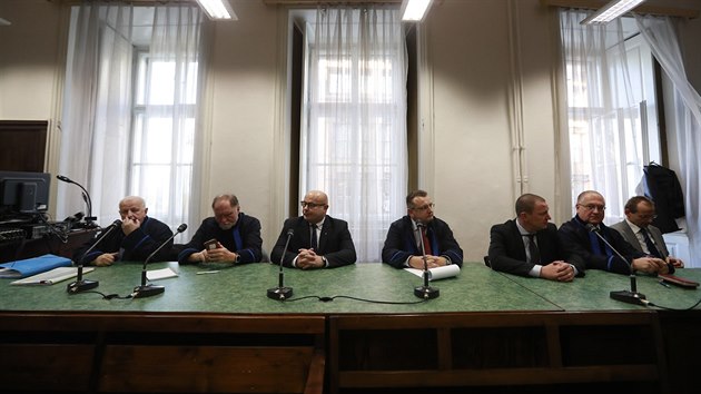 Soud s Janou Neasovou a trojic zpravodajc v kauze zneuit Vojenskho zpravodajstv. (22. listopadu 2017)