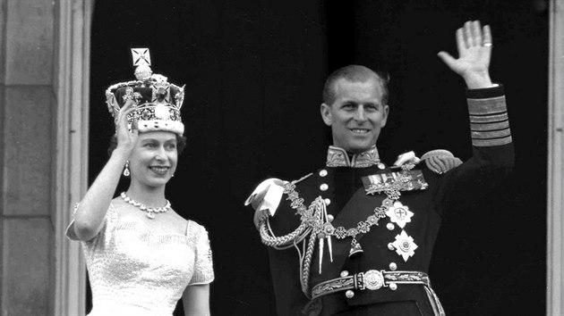 Krlovna Albta II. a jej manel princ Philip v den korunovace (2. ervna 1953)