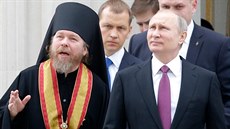 Biskup Tichon s ruským prezidentem Vladimirem Putinem v Sretenském kláte v...