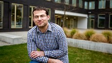 Sedmatřicetiletý Petr Švenda je výzkumník a pedagog na Fakultě informatiky... Sedmatřicetiletý Petr Švenda je výzkumník a pedagog na Fakultě informatiky...