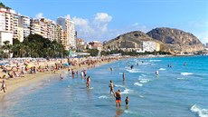 Pláž Postiguet se nachází přímo v centru Alicante, u hlavního pobřežního korza. Pláž Postiguet se nachází přímo v centru Alicante, u hlavního pobřežního korza.