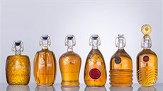 Každý rok navrhuje unikátní pivní láhve Pilsner Urquell jiný sklářský designér. Každý rok navrhuje unikátní pivní láhve Pilsner Urquell jiný sklářský designér.