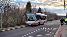 Nehoda autobusu s popelářským vozem v Praze-Troji Nehoda autobusu s popelářským vozem v Praze-Troji