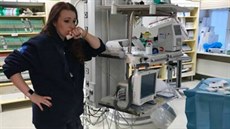 Po oživování pacienta lékařku zaplavila vlna emocí. Po oživování pacienta lékařku zaplavila vlna emocí.