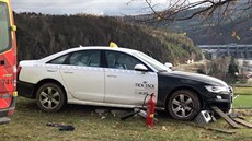 Taxikář za volantem zkolaboval a málem sjel ze svahu. Vezl pasažéra, po kterém... Taxikář za volantem zkolaboval a málem sjel ze svahu. Vezl pasažéra, po kterém...