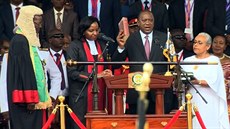Znovuzvolený keňský prezident Uhuru Kenyatta složil přísahu Znovuzvolený keňský prezident Uhuru Kenyatta složil přísahu