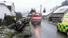 Řidička sjela na Šumpersku do potoka a narazila do mostku, v nemocnici následně... Řidička sjela na Šumpersku do potoka a narazila do mostku, v nemocnici následně...