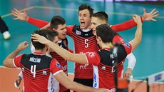 Radost volejbalistů Českých Budějovic. Uprostřed Filip Křesťan. Radost volejbalistů Českých Budějovic. Uprostřed Filip Křesťan.
