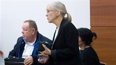 Obžalovaná Renata Wachová stanula před soudem za to, že vězni nosila léky i... Obžalovaná Renata Wachová stanula před soudem za to, že vězni nosila léky i...