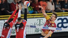 Budějovičtí volejbalisté (zleva zády) Filip Křesťan a Peter Ondrovič a Jan... Budějovičtí volejbalisté (zleva zády) Filip Křesťan a Peter Ondrovič a Jan...