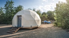 Univerzální pavilon je postavený ze dřeva a trubek. Vnitřek má 40 metrů... Univerzální pavilon je postavený ze dřeva a trubek. Vnitřek má 40 metrů...