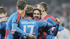 Radost fotbalistů Viktorie Plzeň z gólu Milana Petržely (uprostřed) v utkání... Radost fotbalistů Viktorie Plzeň z gólu Milana Petržely (uprostřed) v utkání...