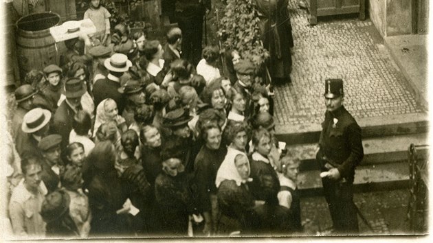 Lid ped vvaovnou U Vejvod, 1917.