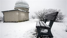 Nové plastové lavičky z recyklovaného odpadu u hvězdárny Josefa Sienela v... Nové plastové lavičky z recyklovaného odpadu u hvězdárny Josefa Sienela v...