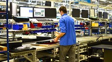 Práce ve společnosti Foxconn může bavit. A zvládne ji každý. Práce ve společnosti Foxconn může bavit. A zvládne ji každý.
