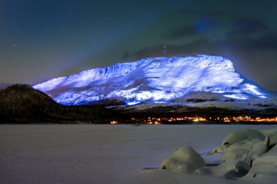 Posvátná hora Sám Saana ve finské ásti Laponska  se u píleitosti stého...