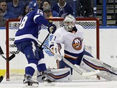 Brank New York Islanders Thomas Greiss ma anci Ondeje Palta z Tampy Bay.