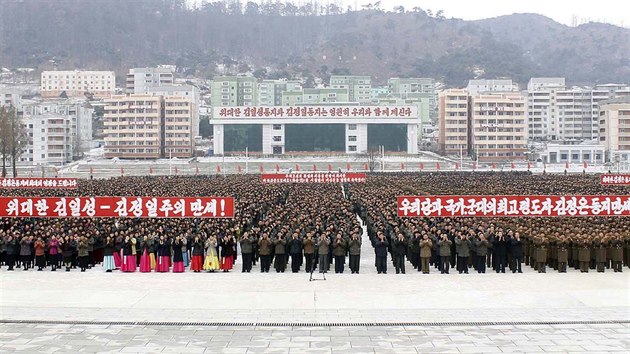 Severokorejci oslavuj posledn test rakety dlouhho doletu (2. prosince 2017)