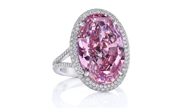 Pink Promise. Tento rov diamant byl ped nkolika dny prodn za 32 milion dolar.