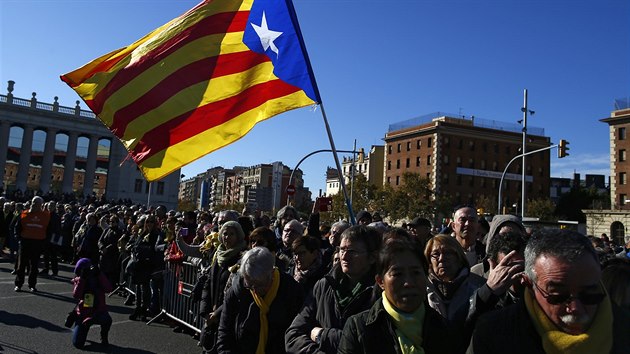 Obyvatel Barcelony demonstrovali za proputn katalnskch exministr. (3. prosince 2017)