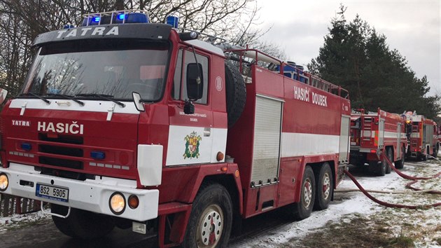 Stedoet hasii vyjeli k poru gare na Praze-vchod. Ohe zachvtil tak st domu. (4.12.2017)