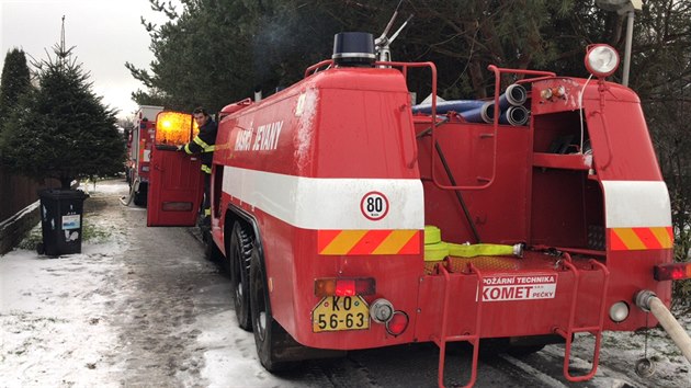 Stedoet hasii vyjeli k poru gare na Praze-vchod. Ohe zachvtil tak st domu. (4.12.2017)