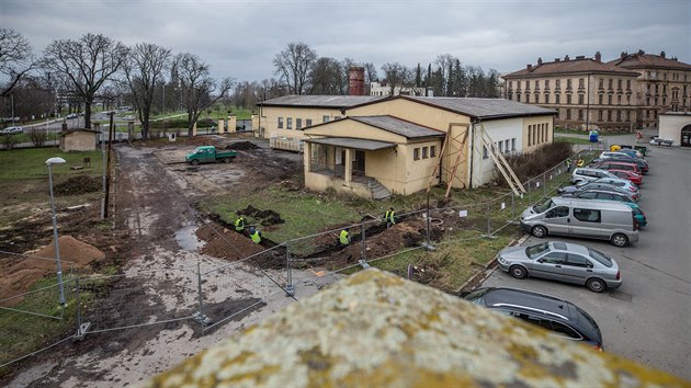 Ppravn prce pro stavbu parkovacho domu v arelu Gayerovch kasren.