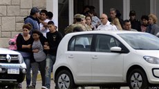 Příbuzní členů posádky zmizelé argentinské ponorky si stěžují, že jim... Příbuzní členů posádky zmizelé argentinské ponorky si stěžují, že jim...