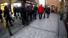 Pražští policisté natáčejí kapsáře díky novému zařízení přímo při činu Pražští policisté natáčejí kapsáře díky novému zařízení přímo při činu