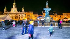 Samsonovu kašnu na náměstí Přemysla Otakara II. obklopuje kluziště. Samsonovu kašnu na náměstí Přemysla Otakara II. obklopuje kluziště.
